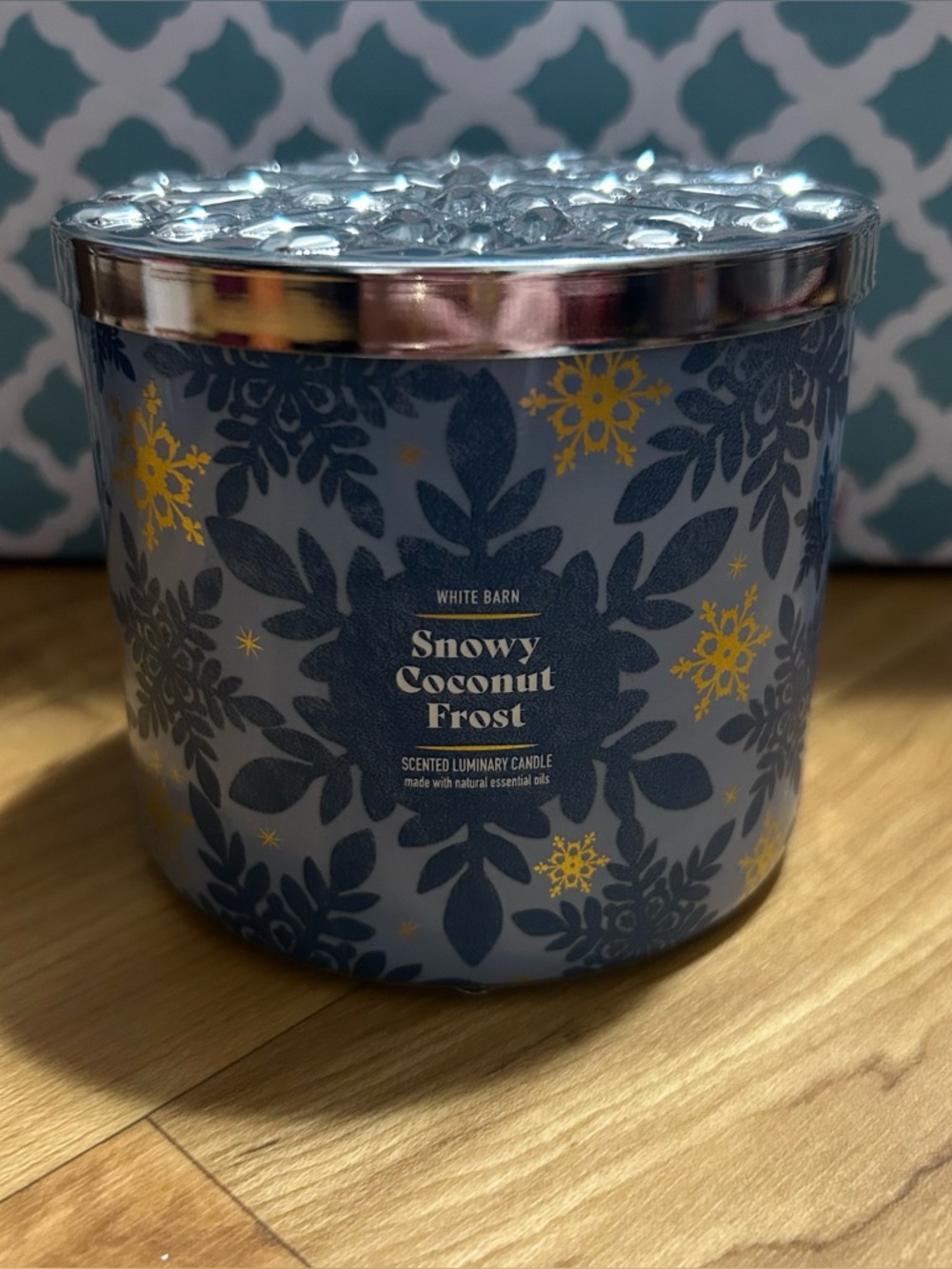 White Barn Snowy Coconut Frost Scented Candle